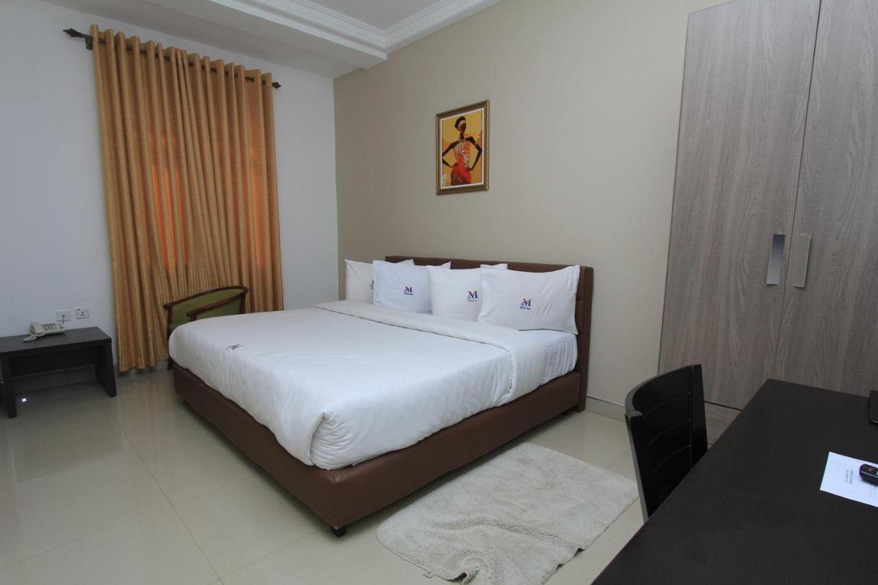 Mawuli Hotel Obuasi Bagian luar foto