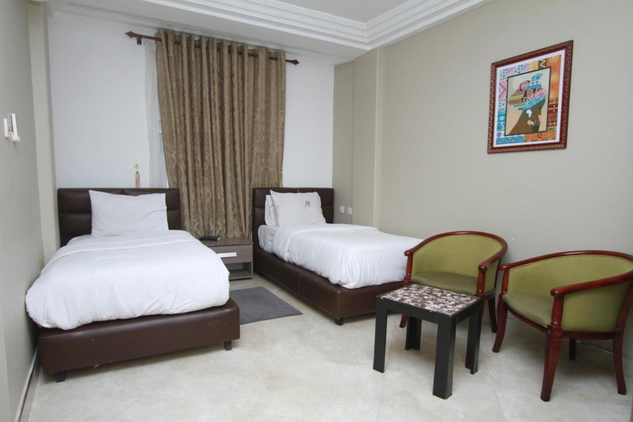 Mawuli Hotel Obuasi Bagian luar foto