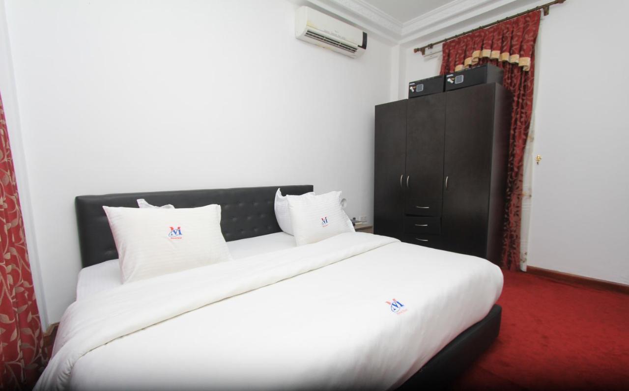 Mawuli Hotel Obuasi Bagian luar foto