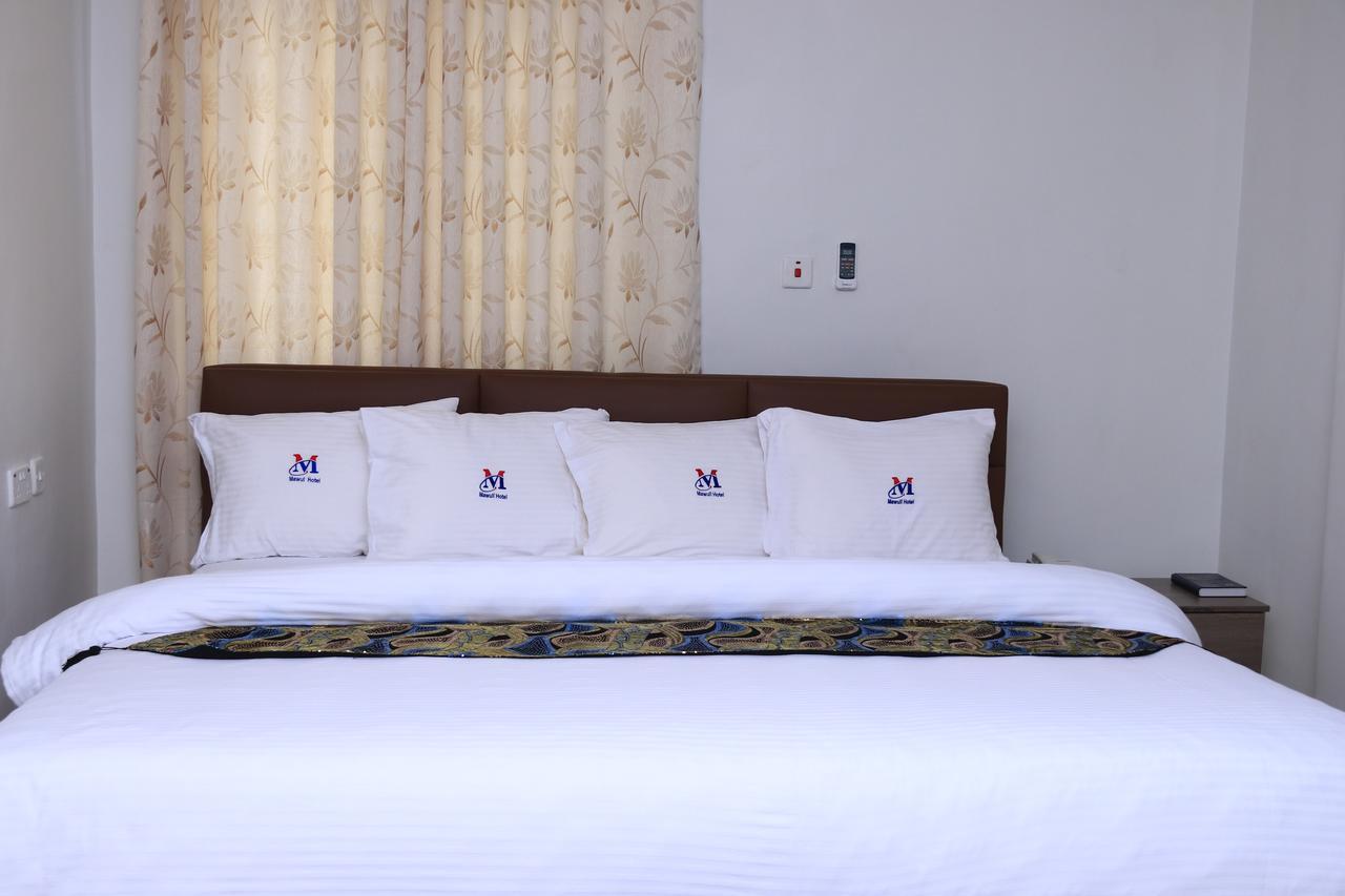 Mawuli Hotel Obuasi Bagian luar foto